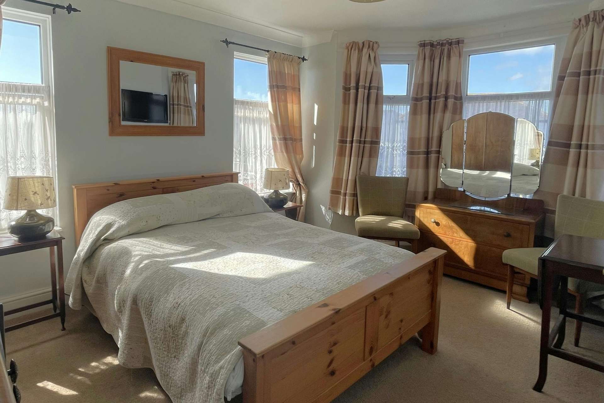Avon Manor Guest House, Lee-on-the-Solent, Hampshire, PO13 9AS
