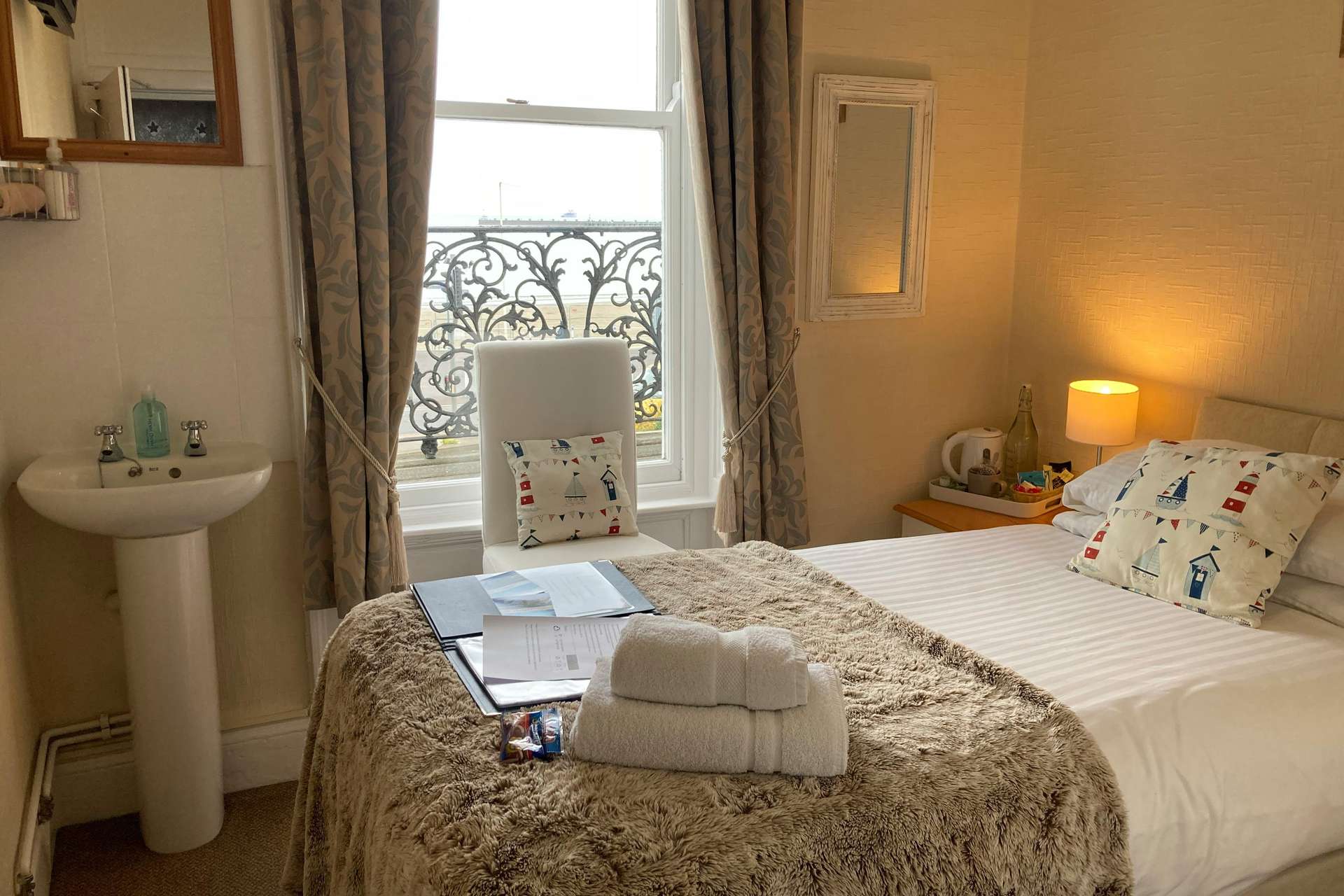 The Mayfair B&B, Weymouth, Dorset, DT4 7BE