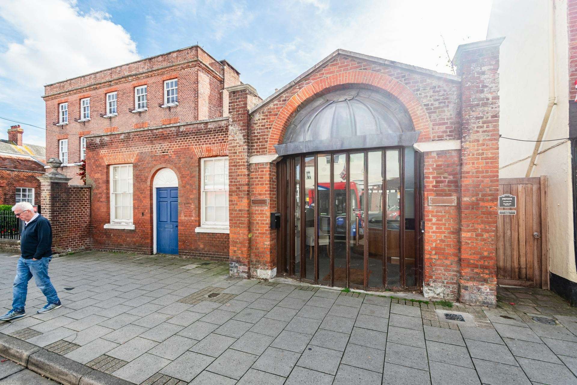 48 High Street, Lymington, Hampshire, SO41 9AG