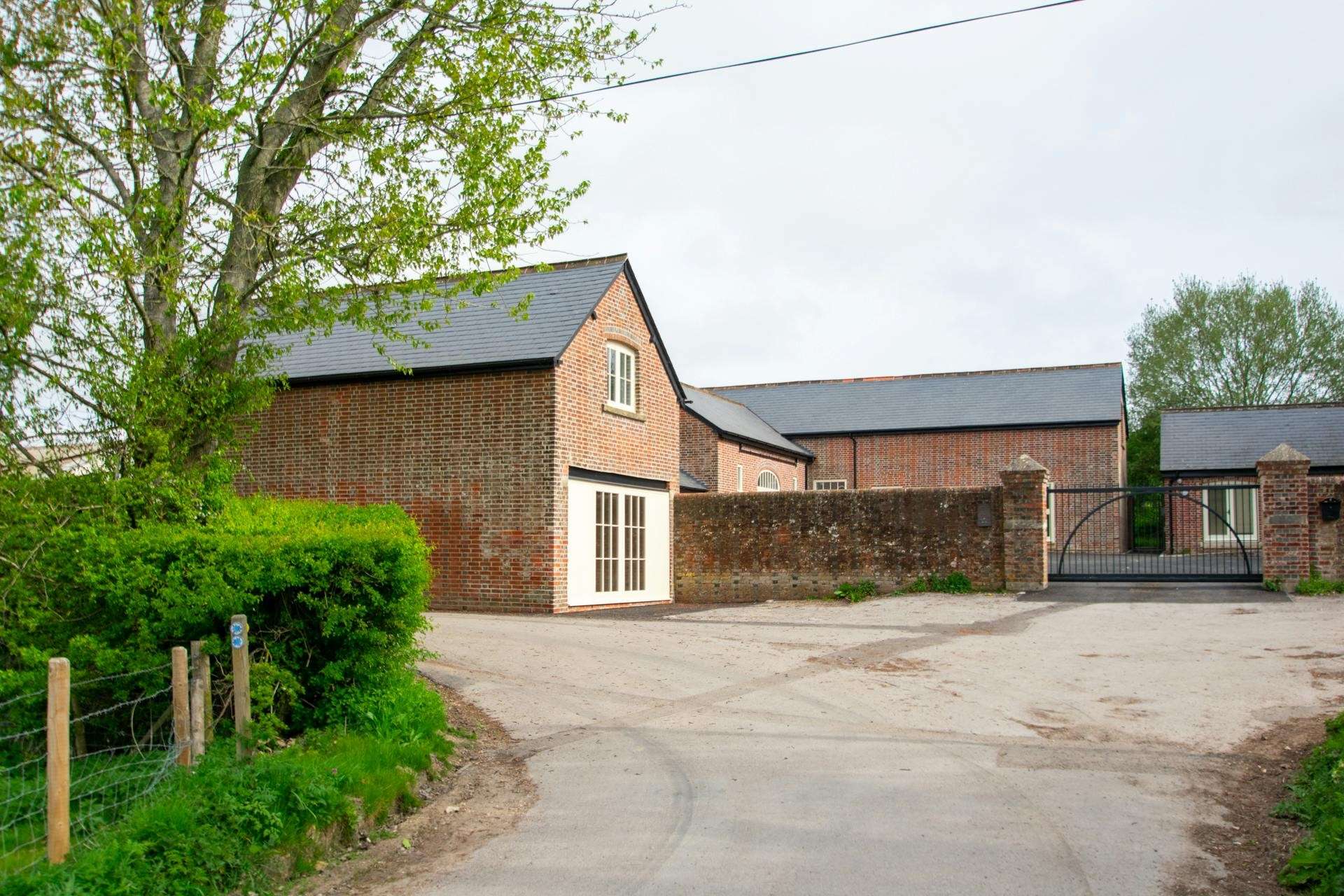 Manor Farm, Cranborne, Wimborne, Dorset, BH21 5RL