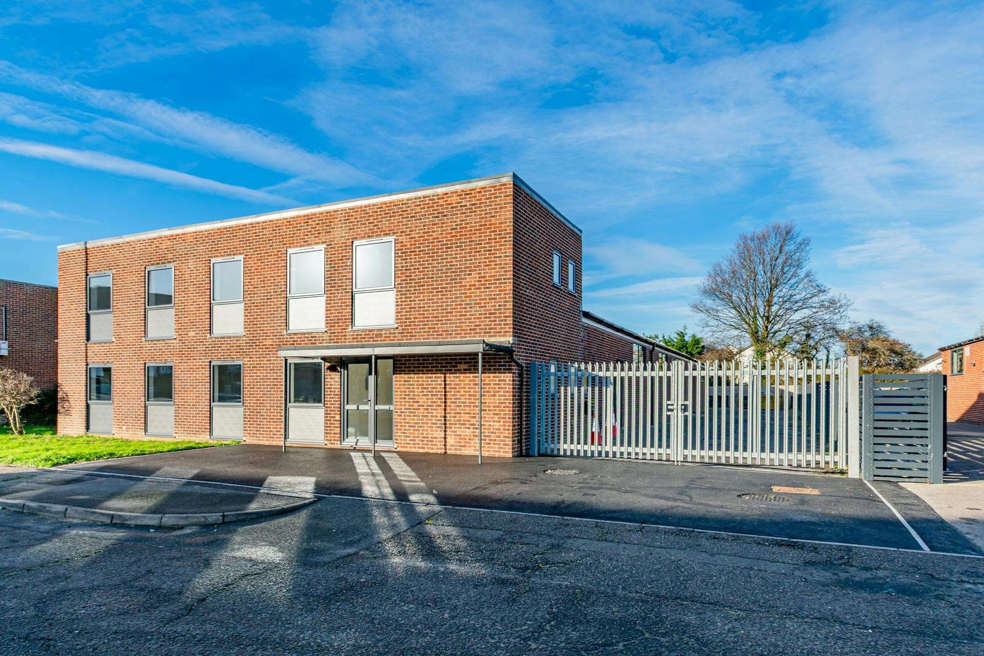 8 Queensway, New Milton, Hampshire, BH25 5NN