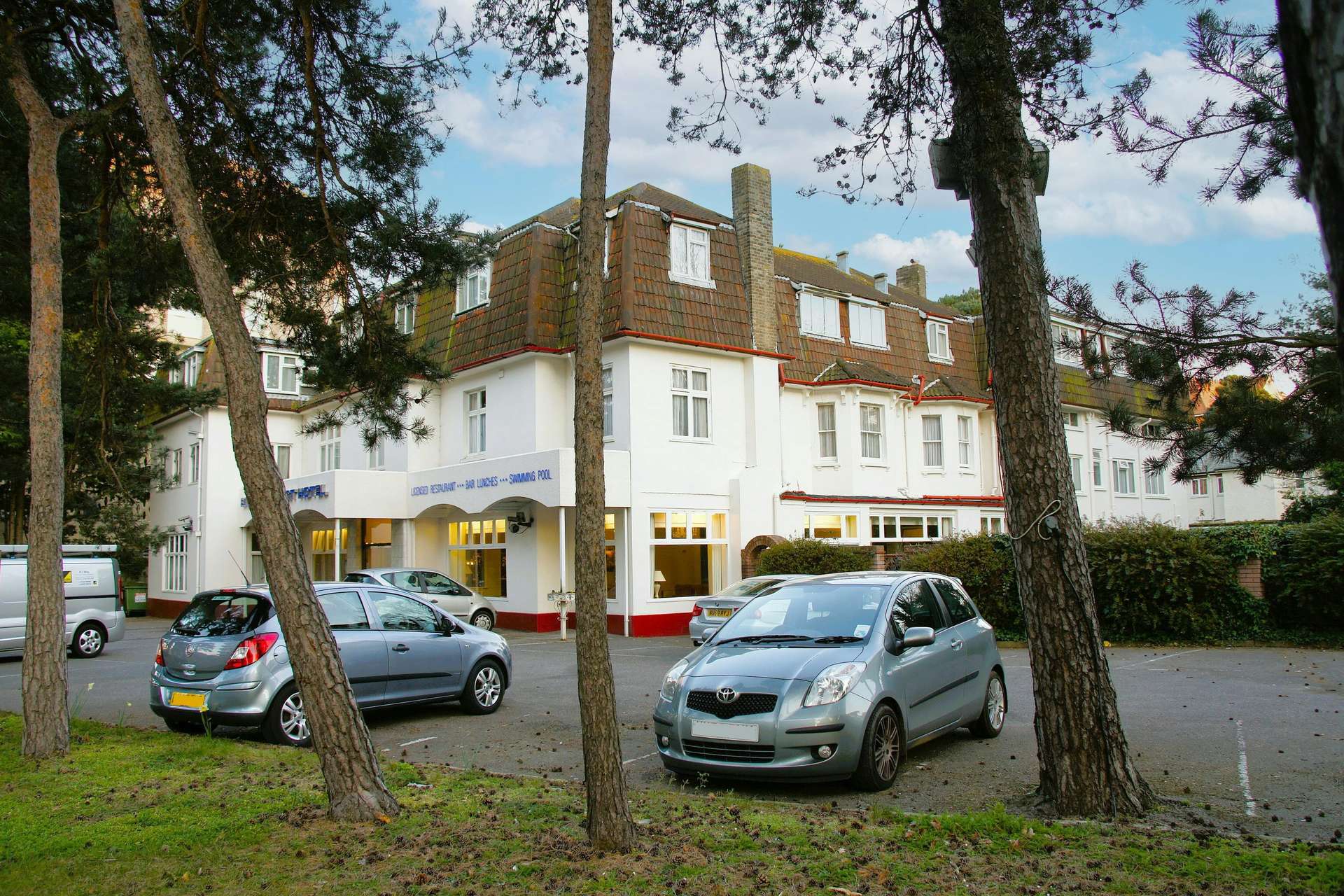 Burley Court Hotel, Bournemouth, Dorset, BH1 2NP