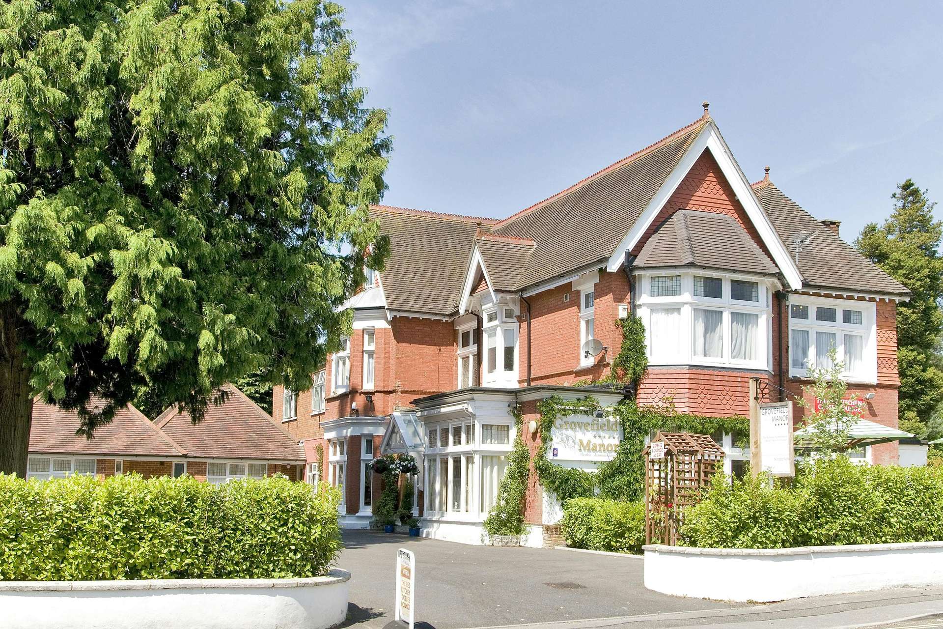 Grovefield Manor, Branksome Park, Dorset, BH13 6JS