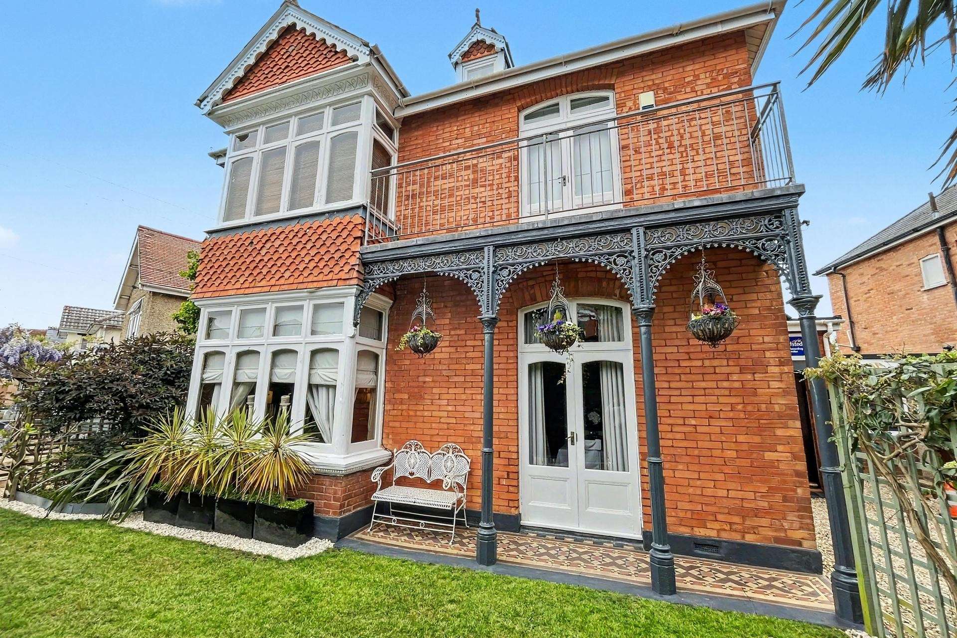 Fingers n Thumbs Nursery, Bournemouth, Dorset, BH6 5AB
