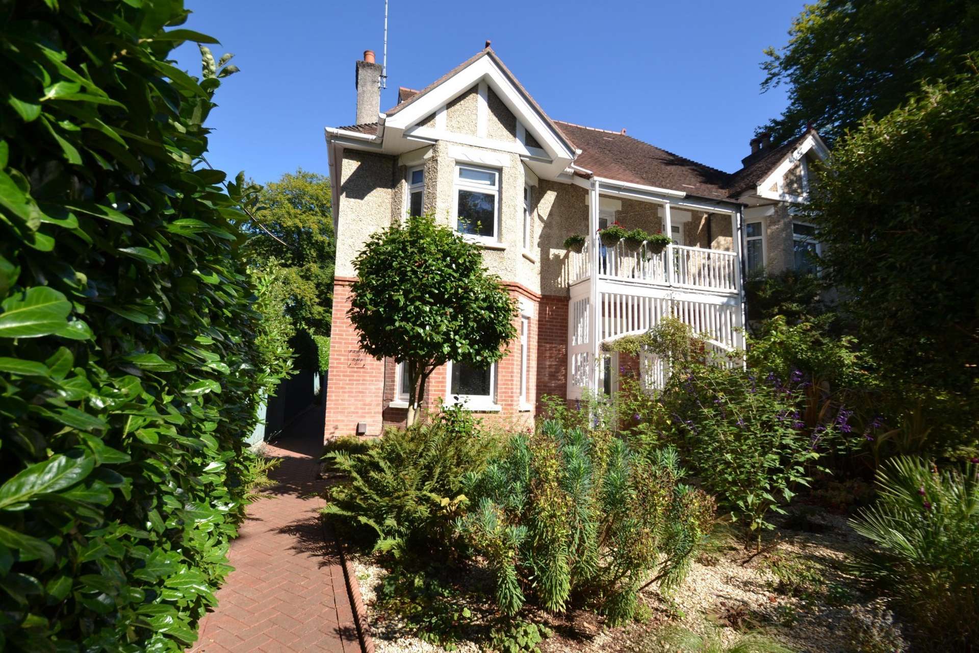 Dunyeats Road, Broadstone