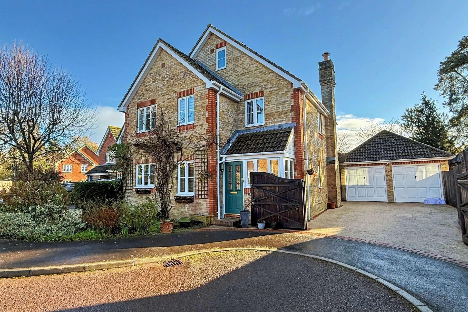 Falconwood Close