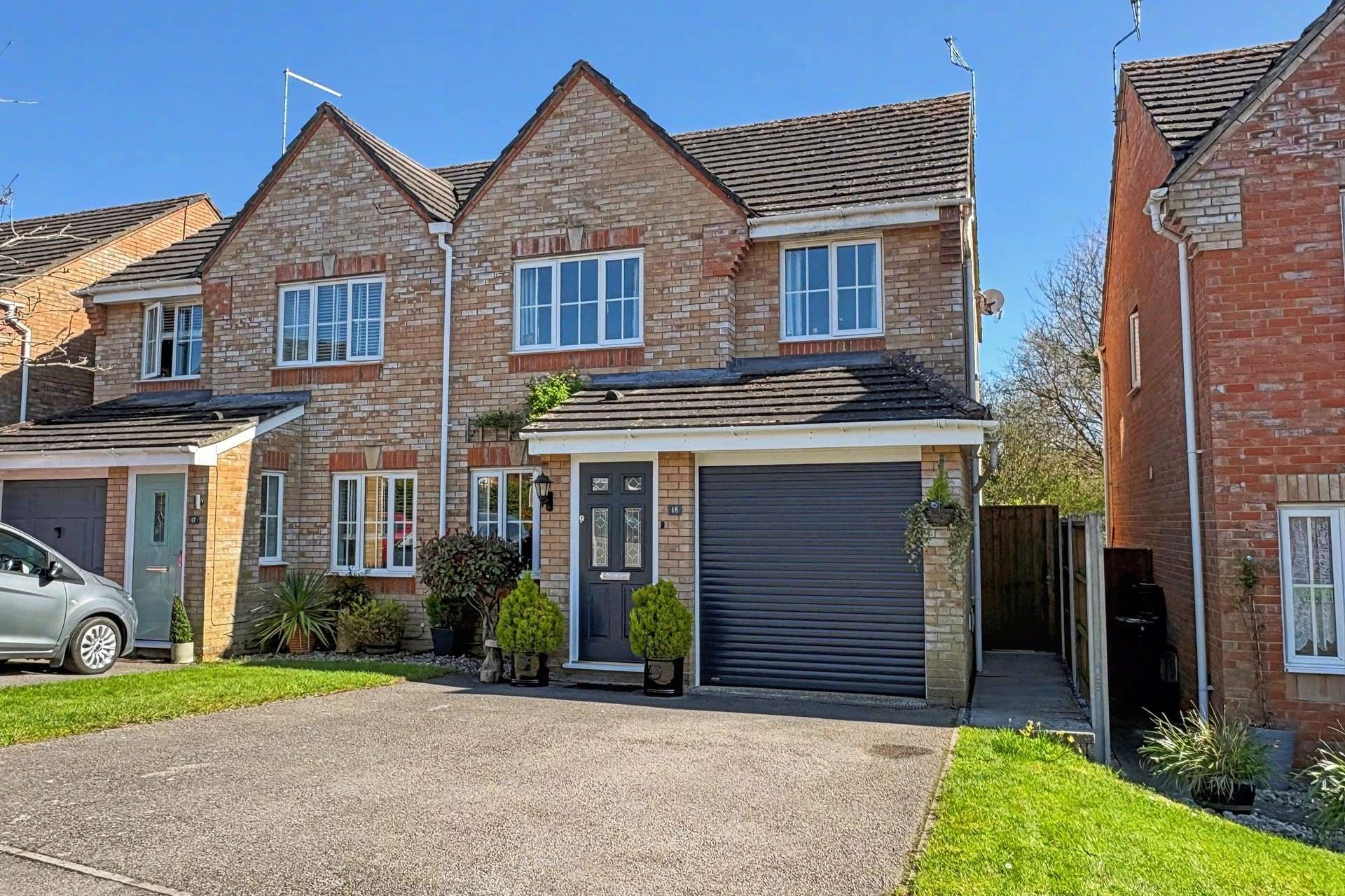 Holm Oak Close