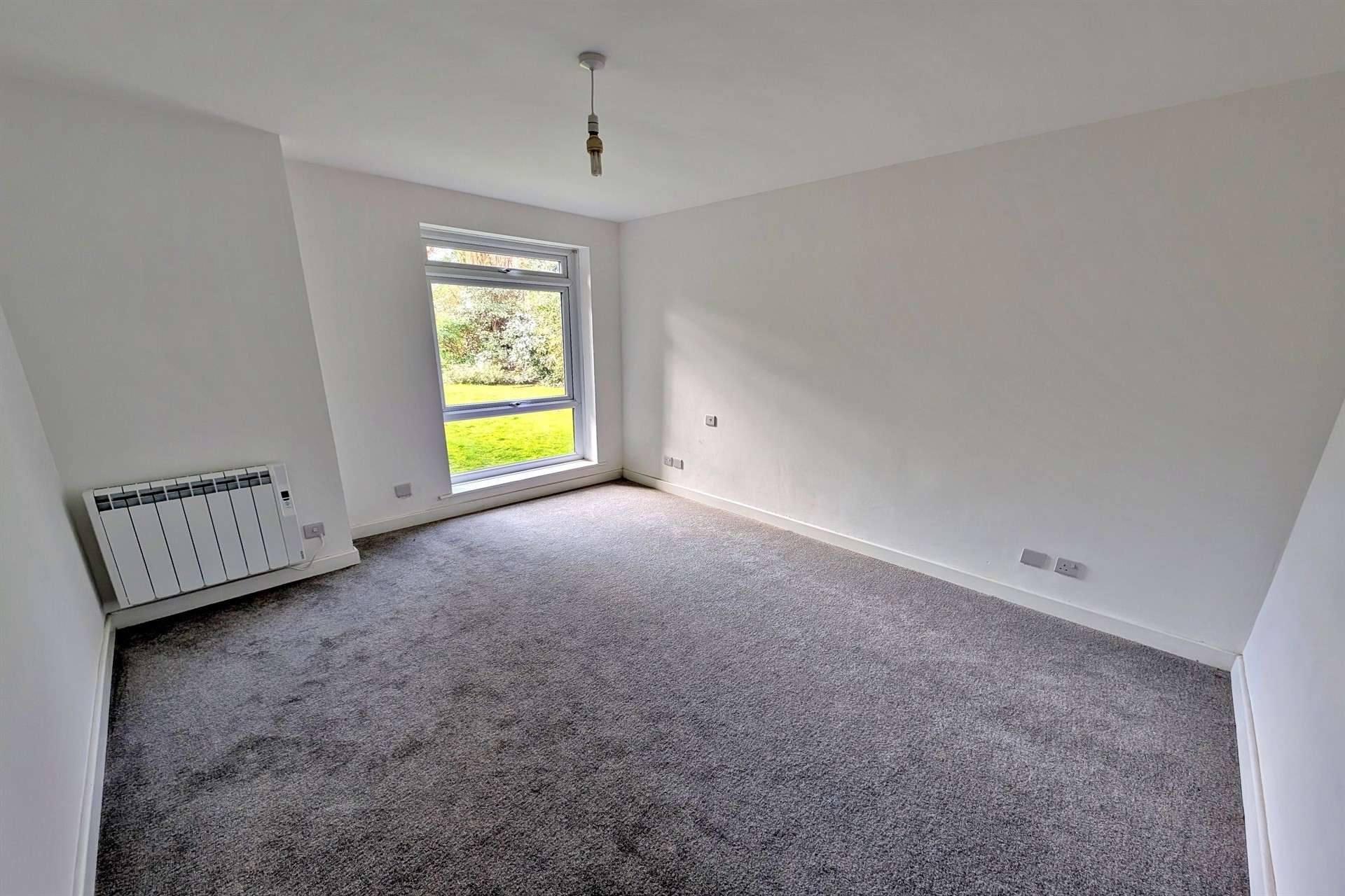 MODERN ONE BEDROOM APARTMENT WITH BALCONY AND GARAGE