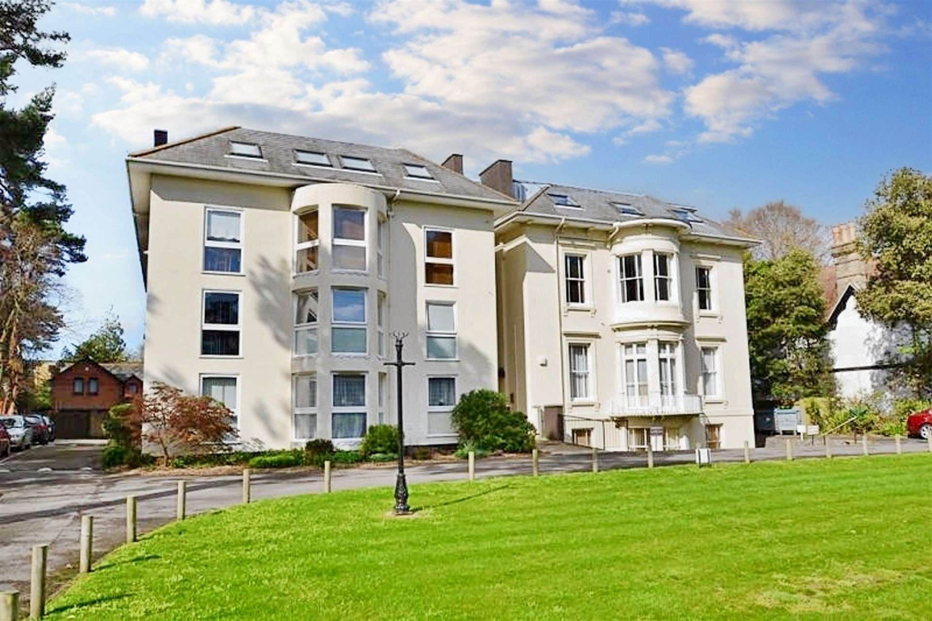 SPACIOUS GROUND FLOOR APARTMENT