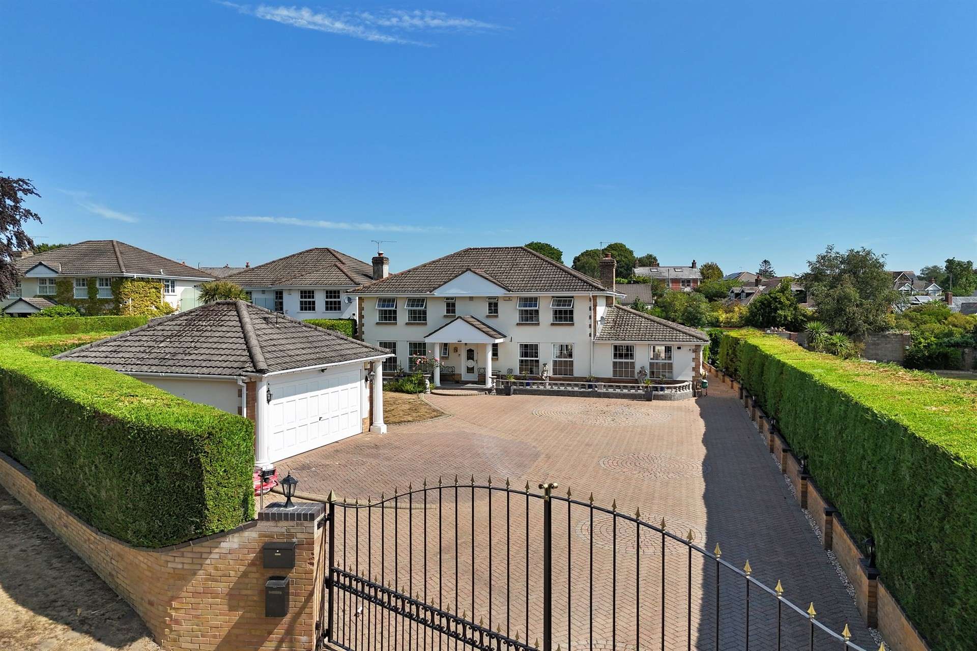 Beach Road, Upton