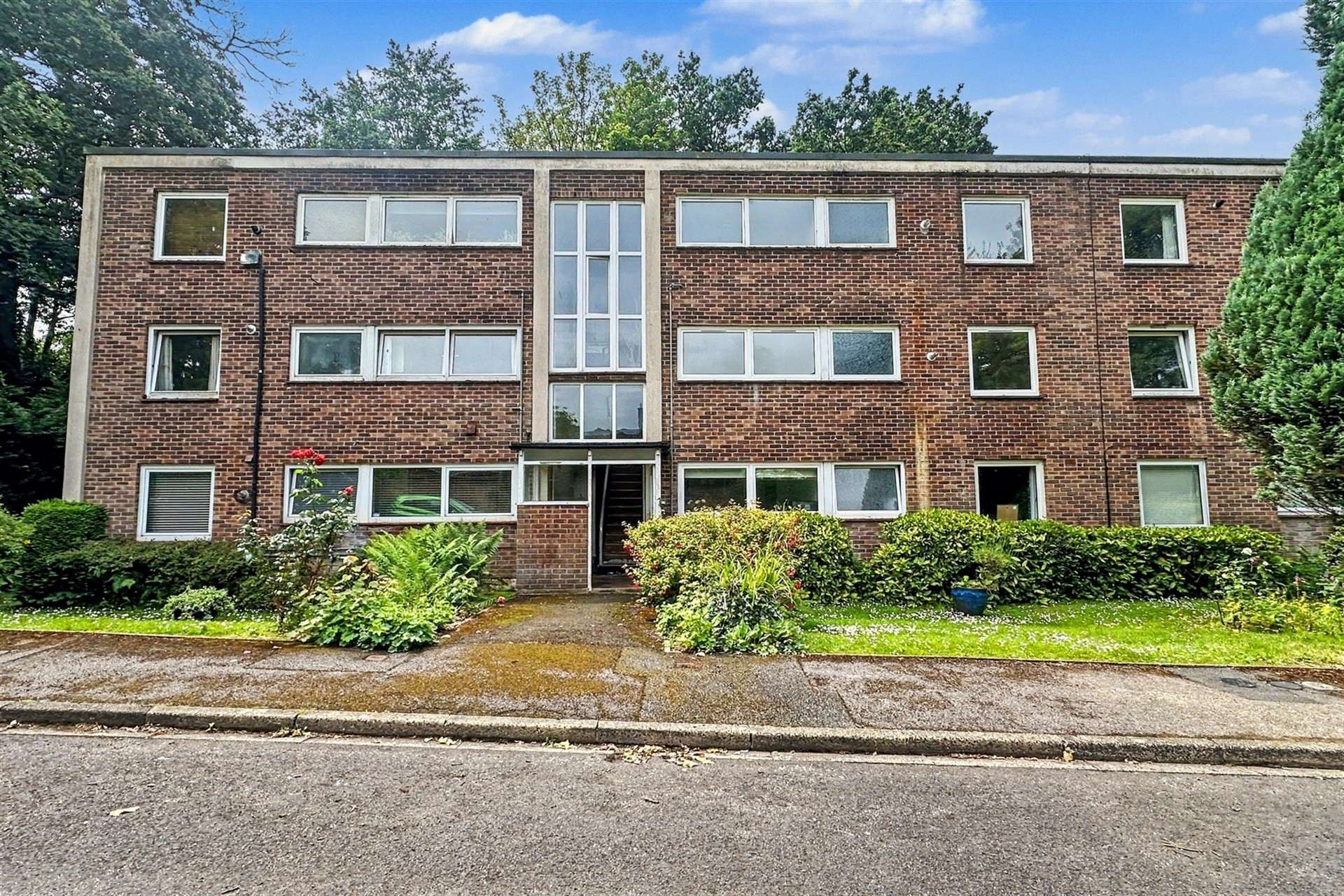 Oakwood Close