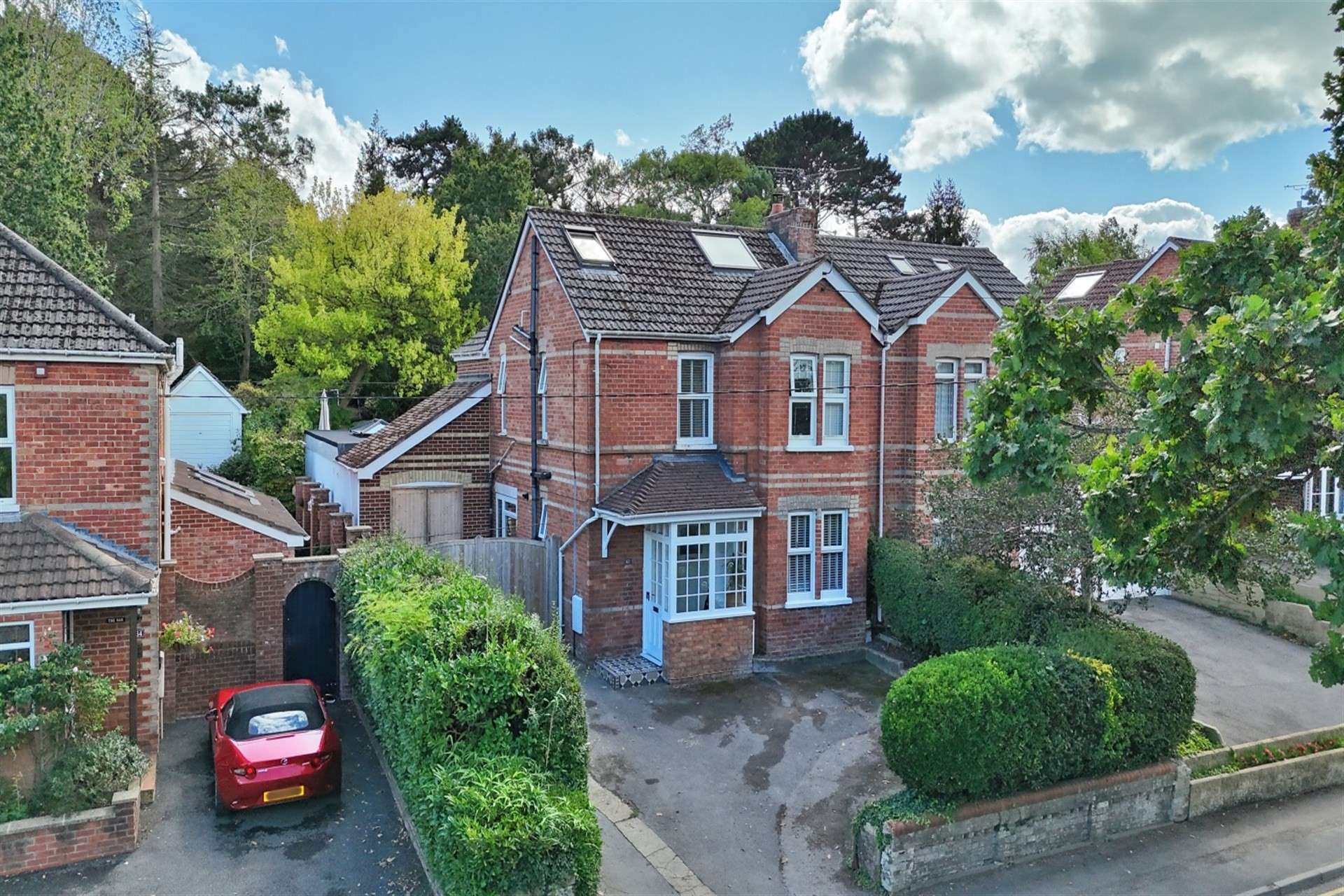 Dunyeats Road, Broadstone