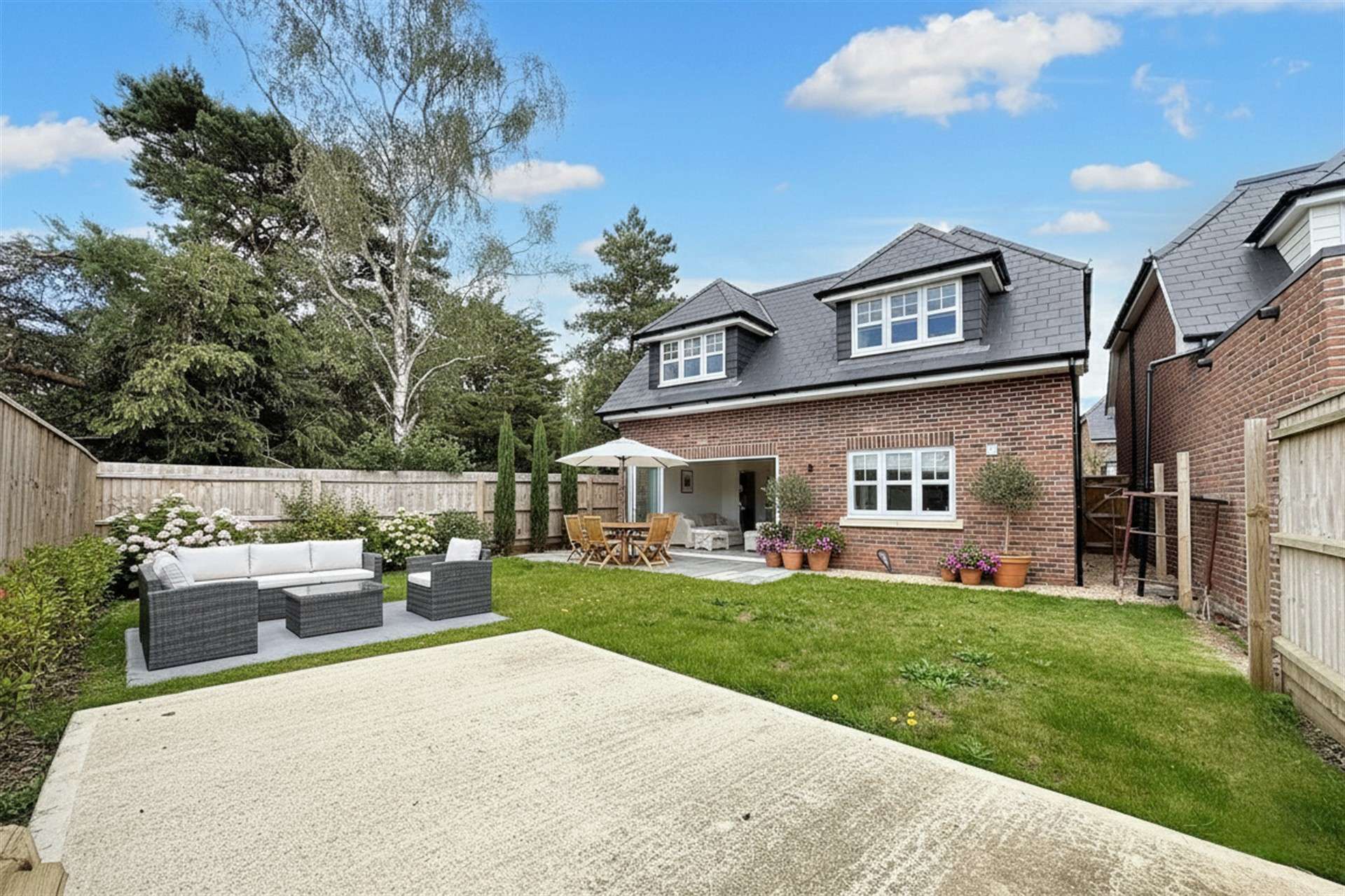 27c Oaks Drive