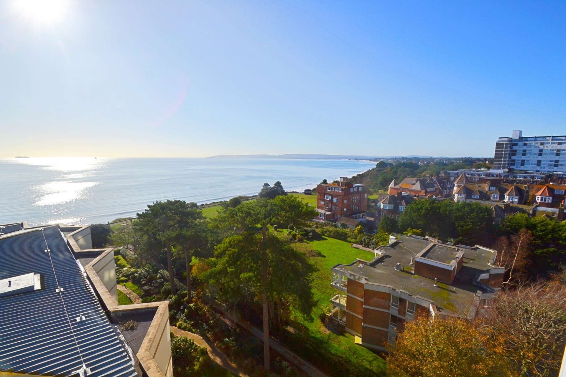BEAUTIFUL TWO DOUBLE BEDROOM APARTMENT WITH SEA VIEWS